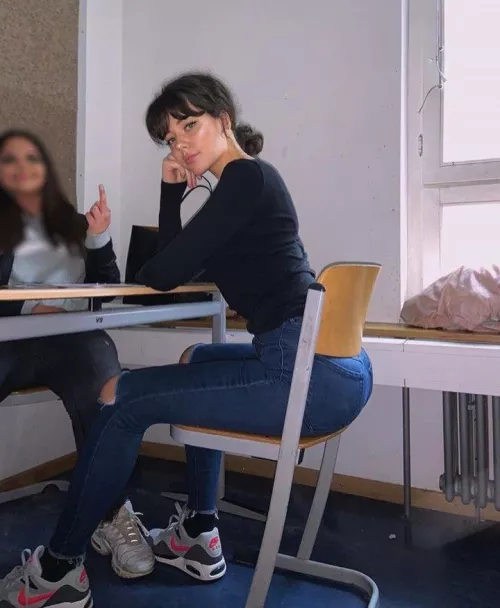 Please someone help??! by SnooMacarons2931