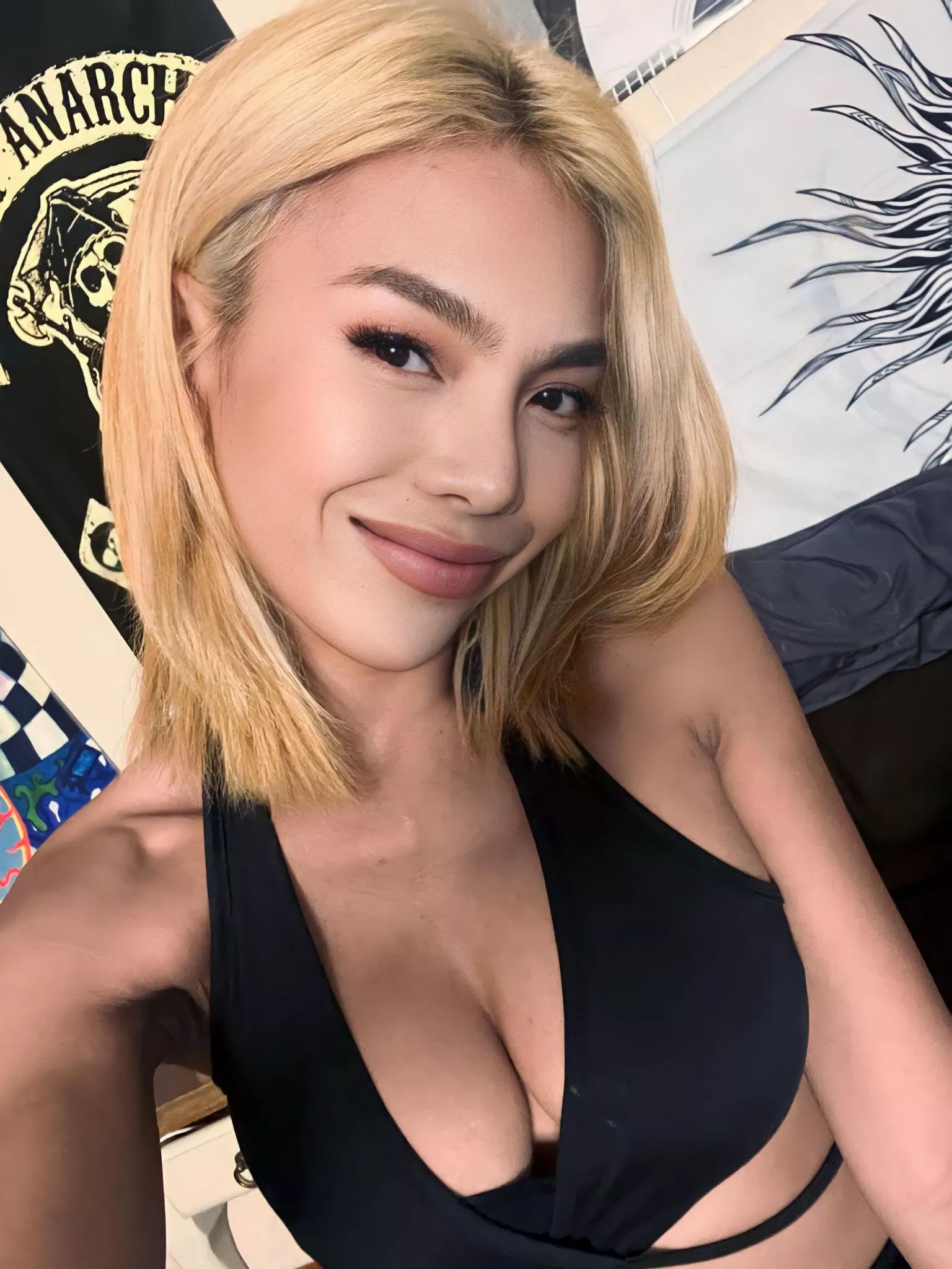 Raising the temperature, ready to feel the heat? 😈😘🔥 posted by essanirvana