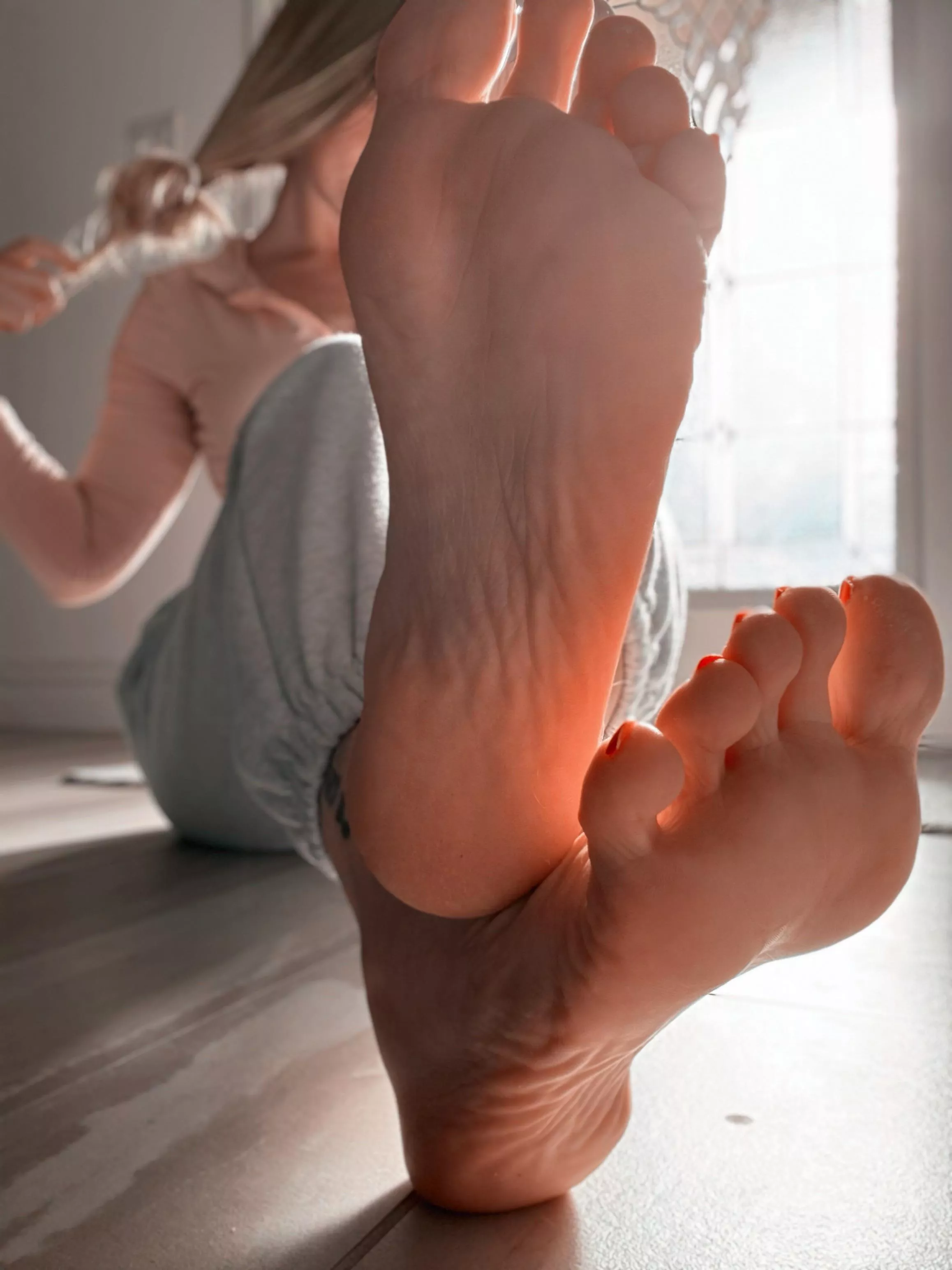 Setting my hair free, getting cozy for you to worship at my feet. posted by AvaxxGoddess