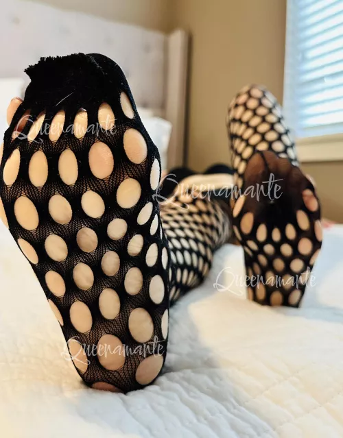 Take a sniff by QueenAmante