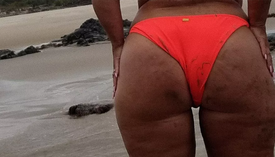 The Aussie wedgie 💋 by BellaRed2480