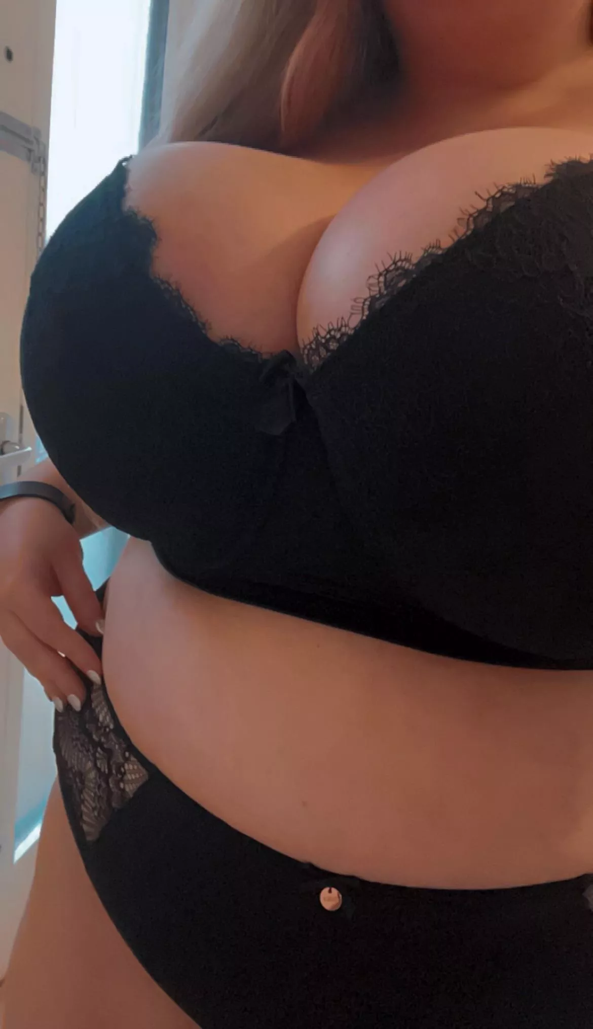 The lace detail 😮‍💨😍 posted by britishrose11