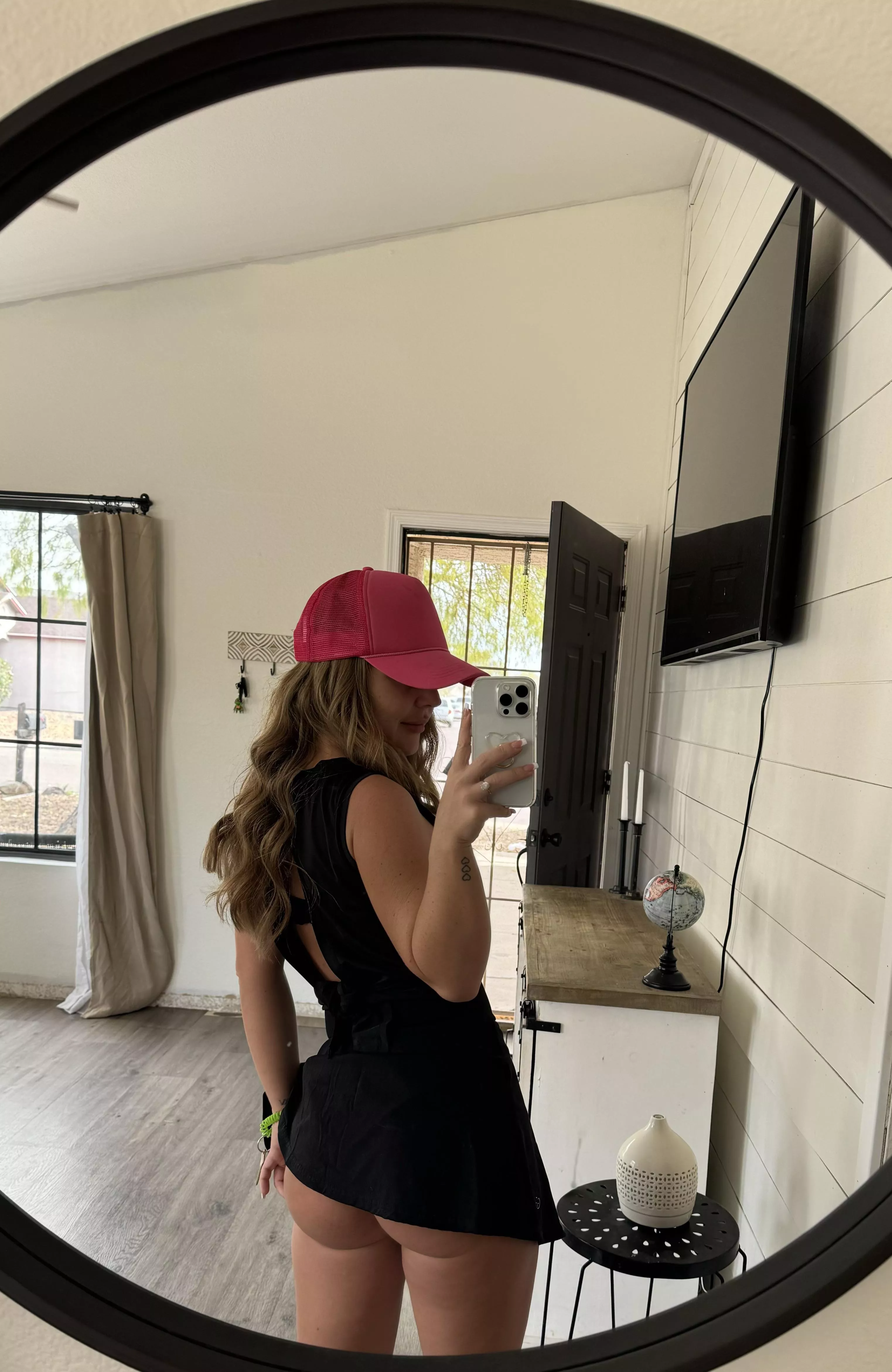 This milf needs an ass spanking posted by mkbabayyy
