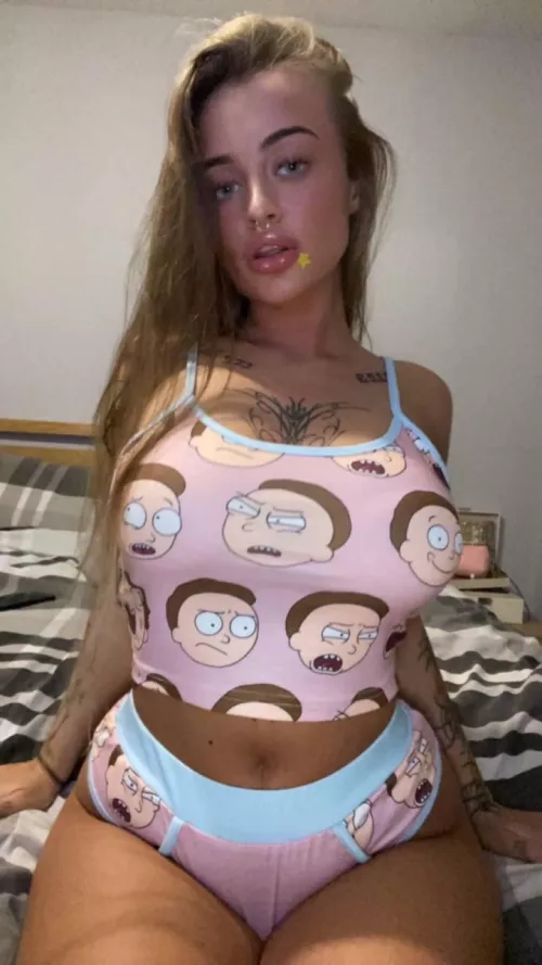 Your goth workmate is stacked if you couldn’t tell by Alisa_Pooler