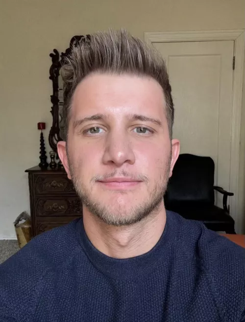 A message to my younger self; one day you’ll actually like the ‘bigness’ of your nose, and apparently so will others… by Holyhips