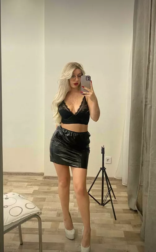 a typical great look for a secretary, isn't it) posted by margo_margot