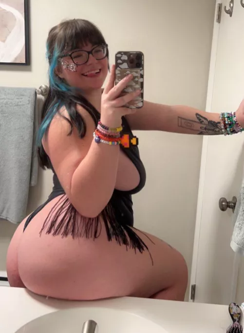 Are thick raver girls your kinda thing? by meganfayy