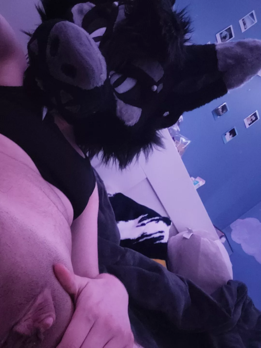 Come here and swirl your tounge around him😏🥵 posted by Jgraydog