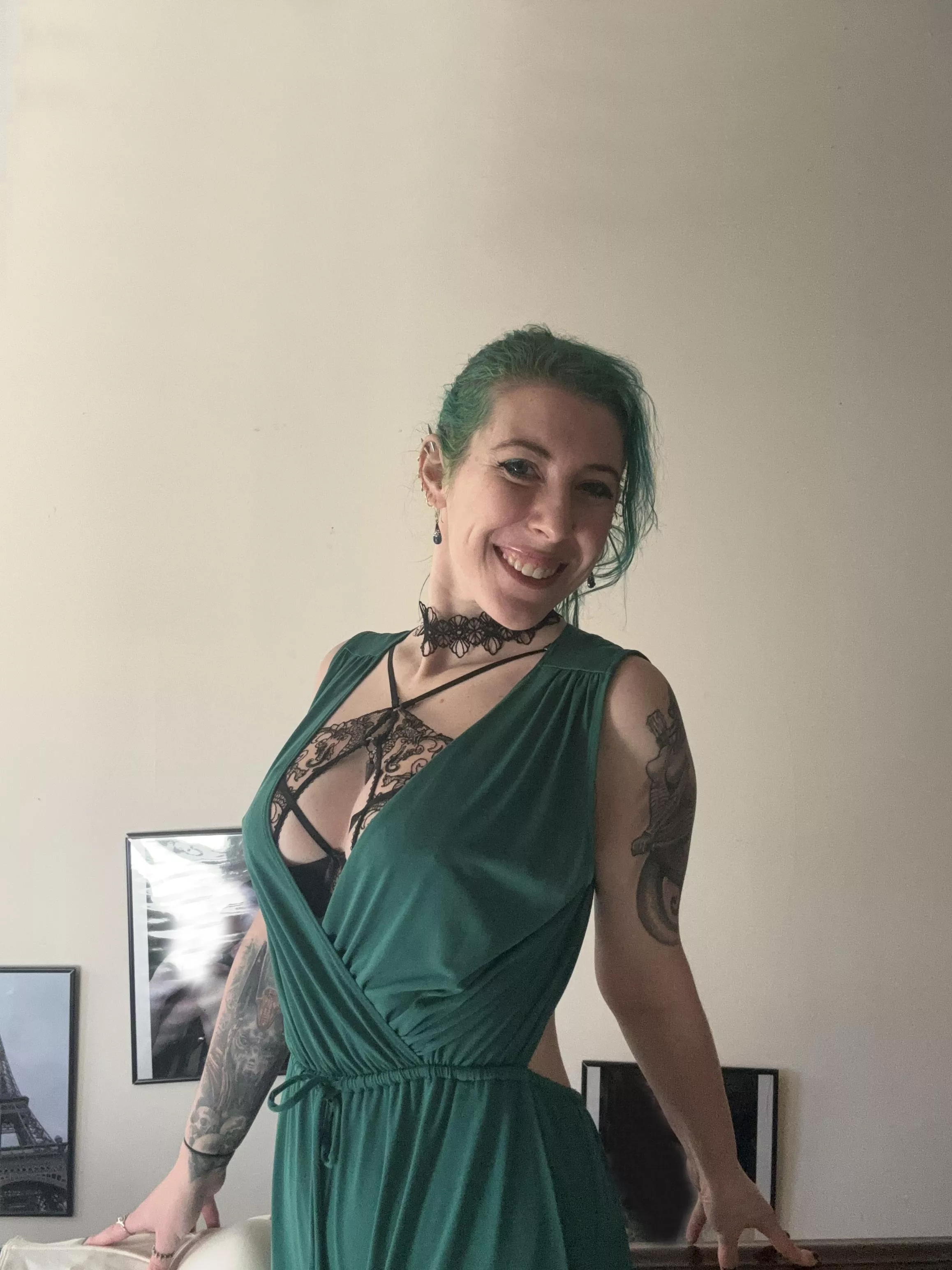 Cute cleavage posted by sirenskiss3