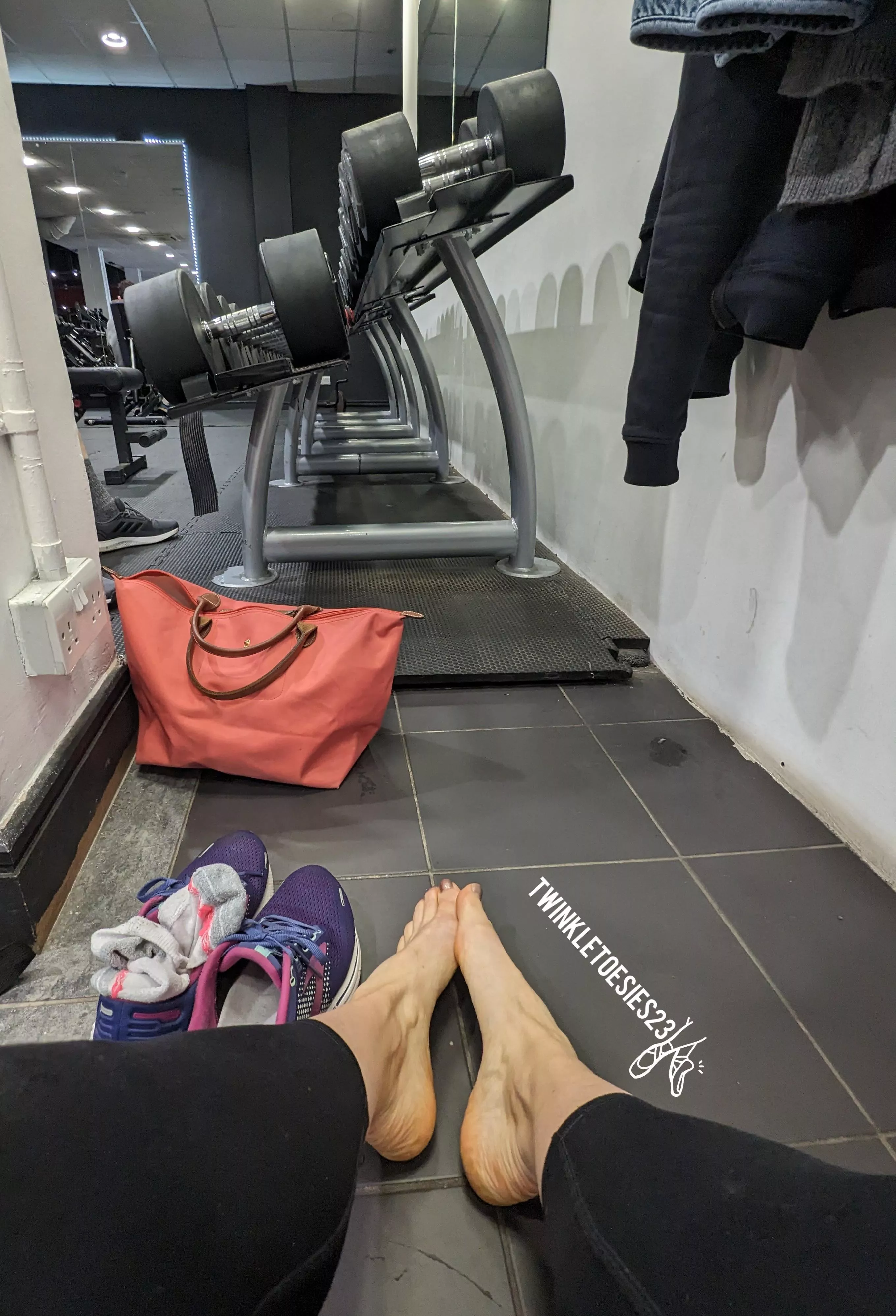 Definitely caught some guys at the gym taking a peep 🫣 posted by TwinkleToesies23