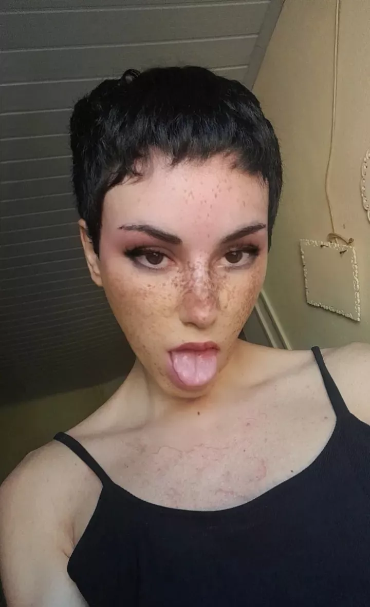 Haircut, ignore chest dermatitis posted by raqueliz