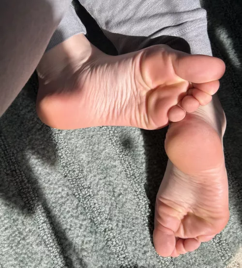 Happy Toesday  by selenasnow00