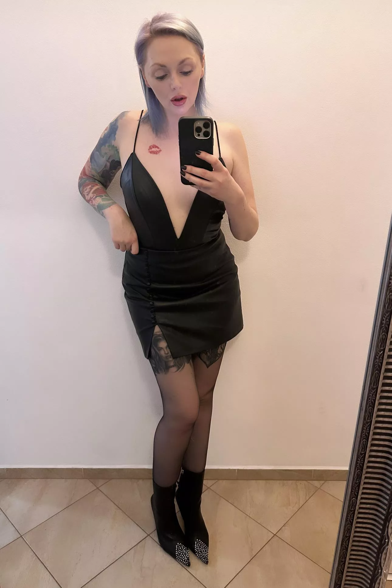 Head to toe leather for tonight’s dinner  posted by theinkedsiren1