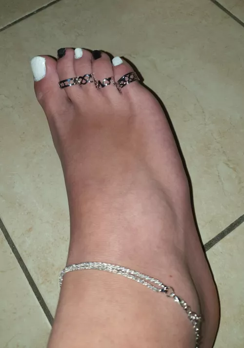 Hey, new user here, hope you'll like my femboy feet 😊 by FemboyFeet05