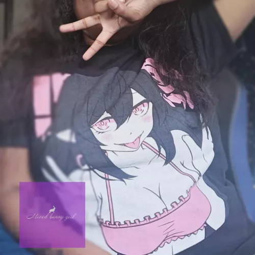 I know you wanna give me a squeeze like the girl in this t shirt [F] by Mixedbunnygirl