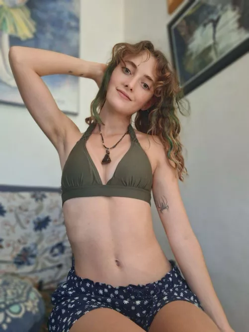 im lady luck, need my charm charm brb lounging rn. F18 by aluyarabanib