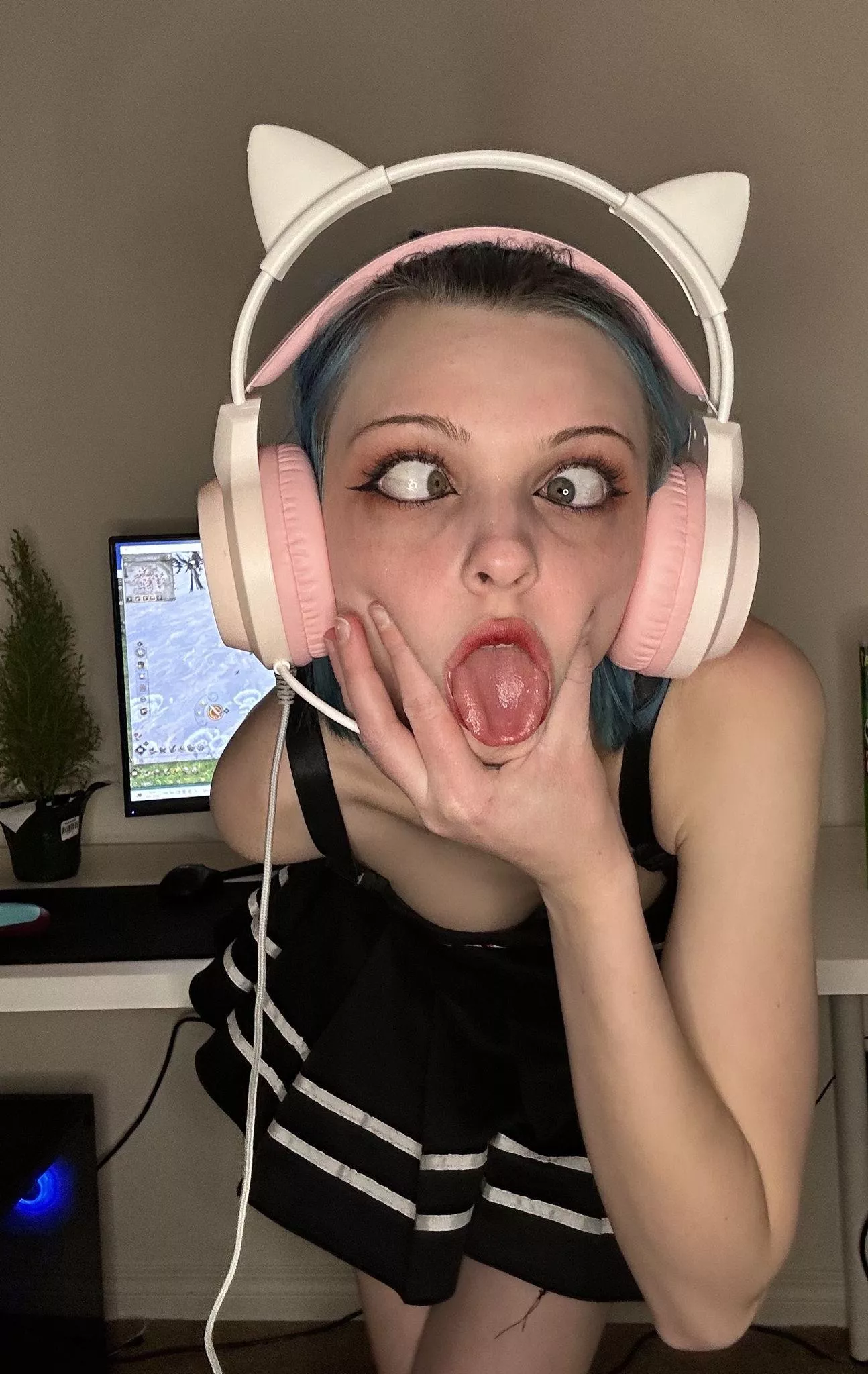 I’m single, and no nuds to send to… any takers? posted by StormyWorkman