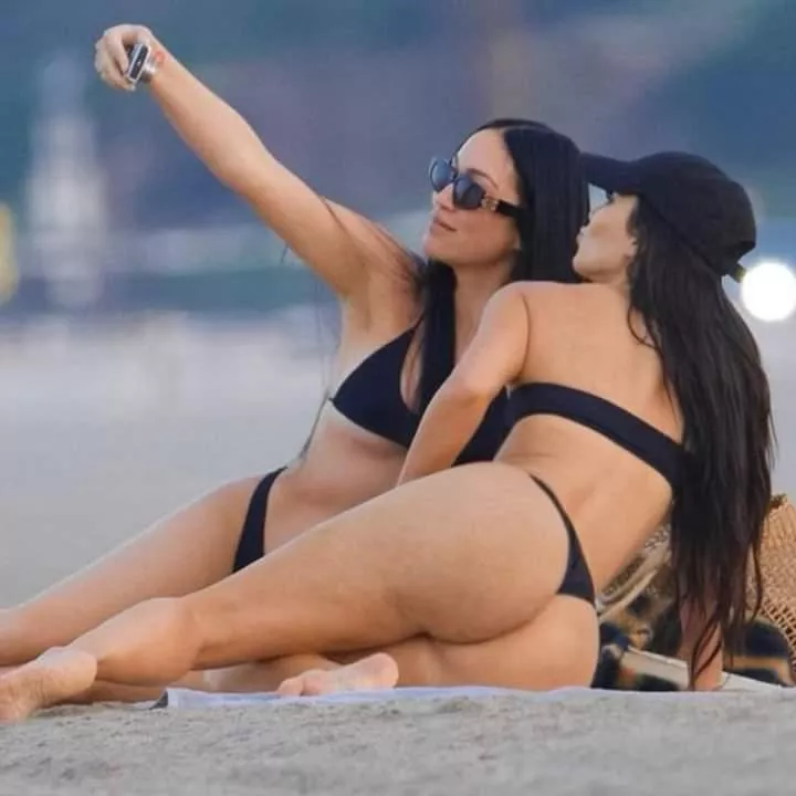 Kim Kardashian posted by Various_Tourist_5735