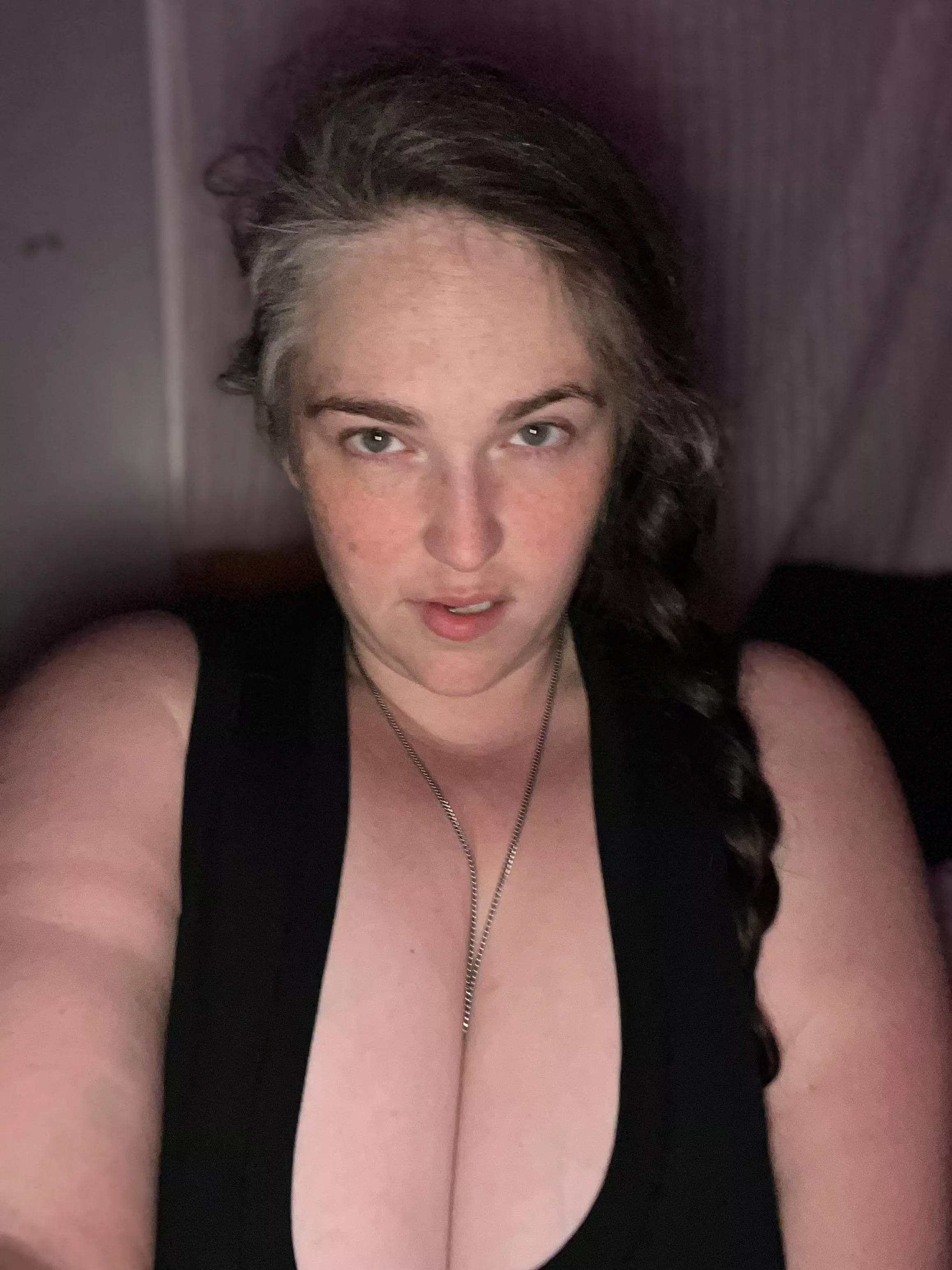 Late night listening to music and couldn’t resist sharing this photo 37F  posted by GoddessAnnaG