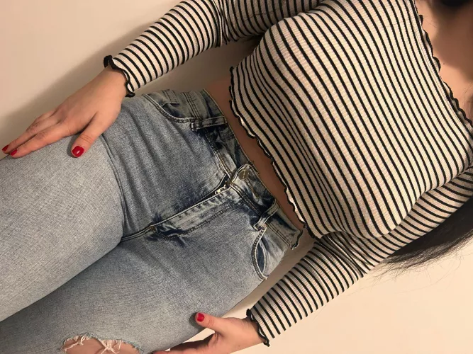 No bra needed by Lil_Wicked_Evelyn