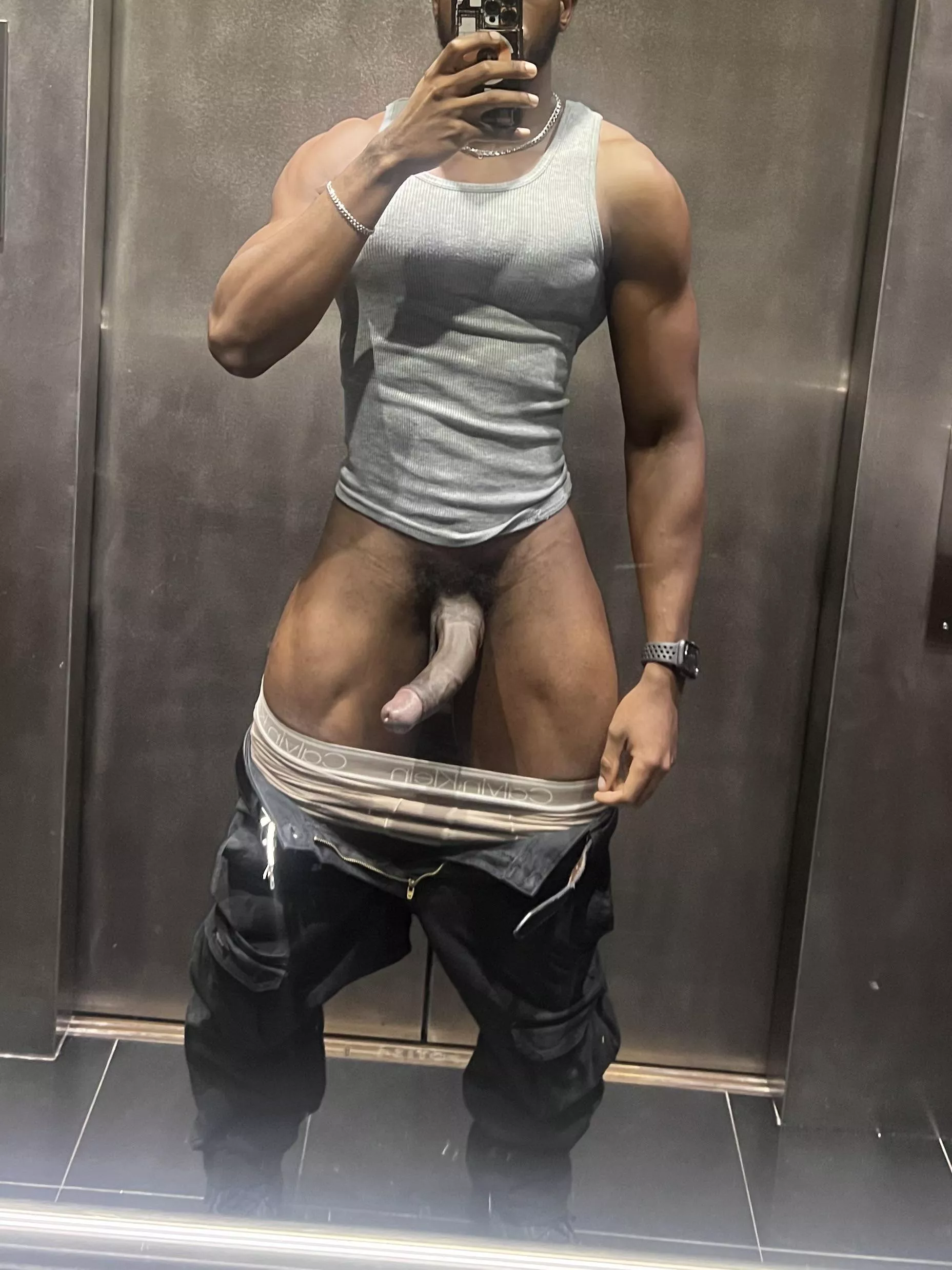 Pants dropped in elevator what now ? posted by 400pill