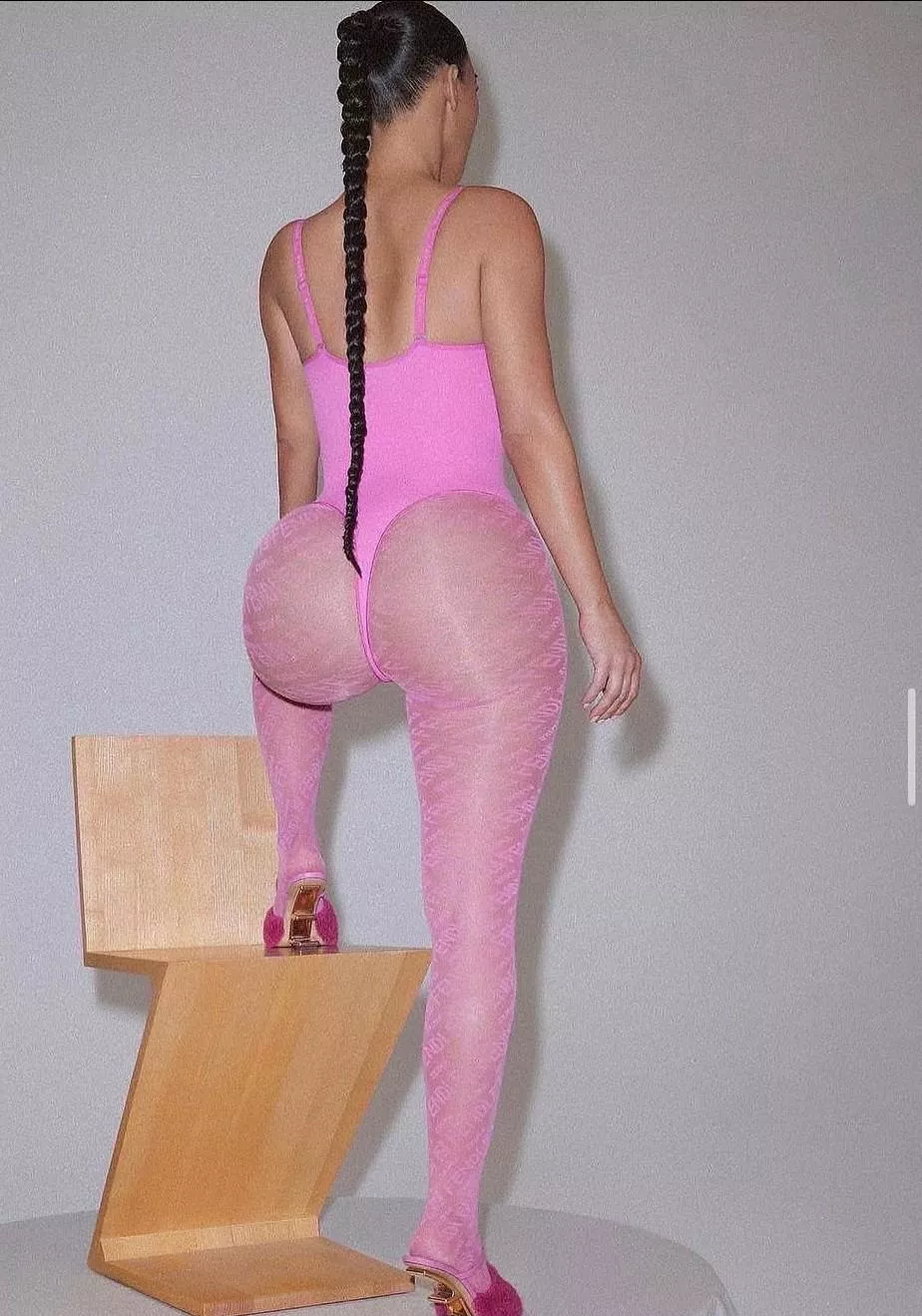 Pink posted by Derajmadngon