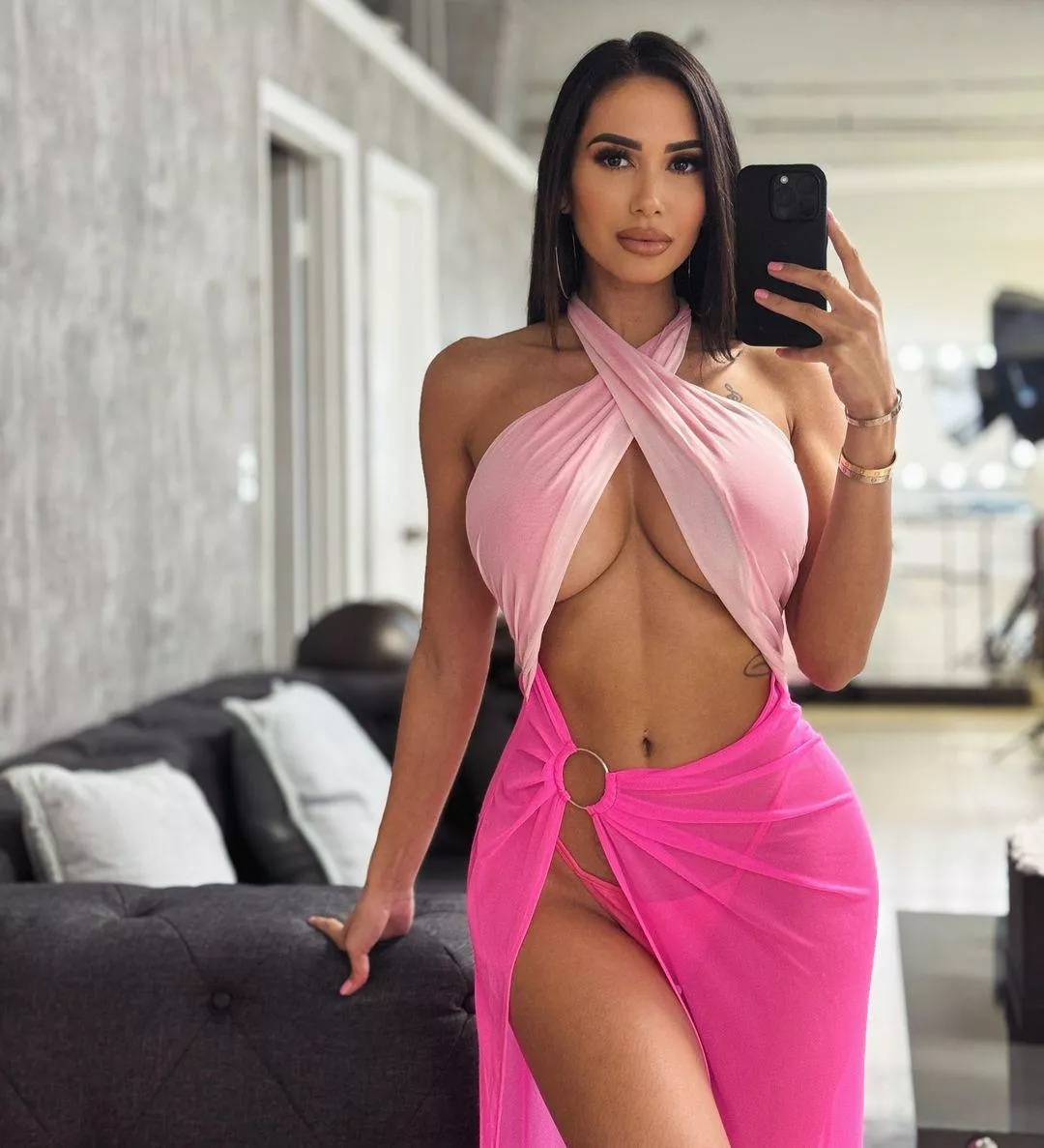 Pink Princess posted by Virtual-Pressure-948