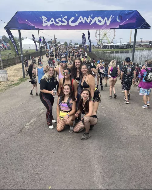 Senior year sluts who are you taking  by throwaway20202525