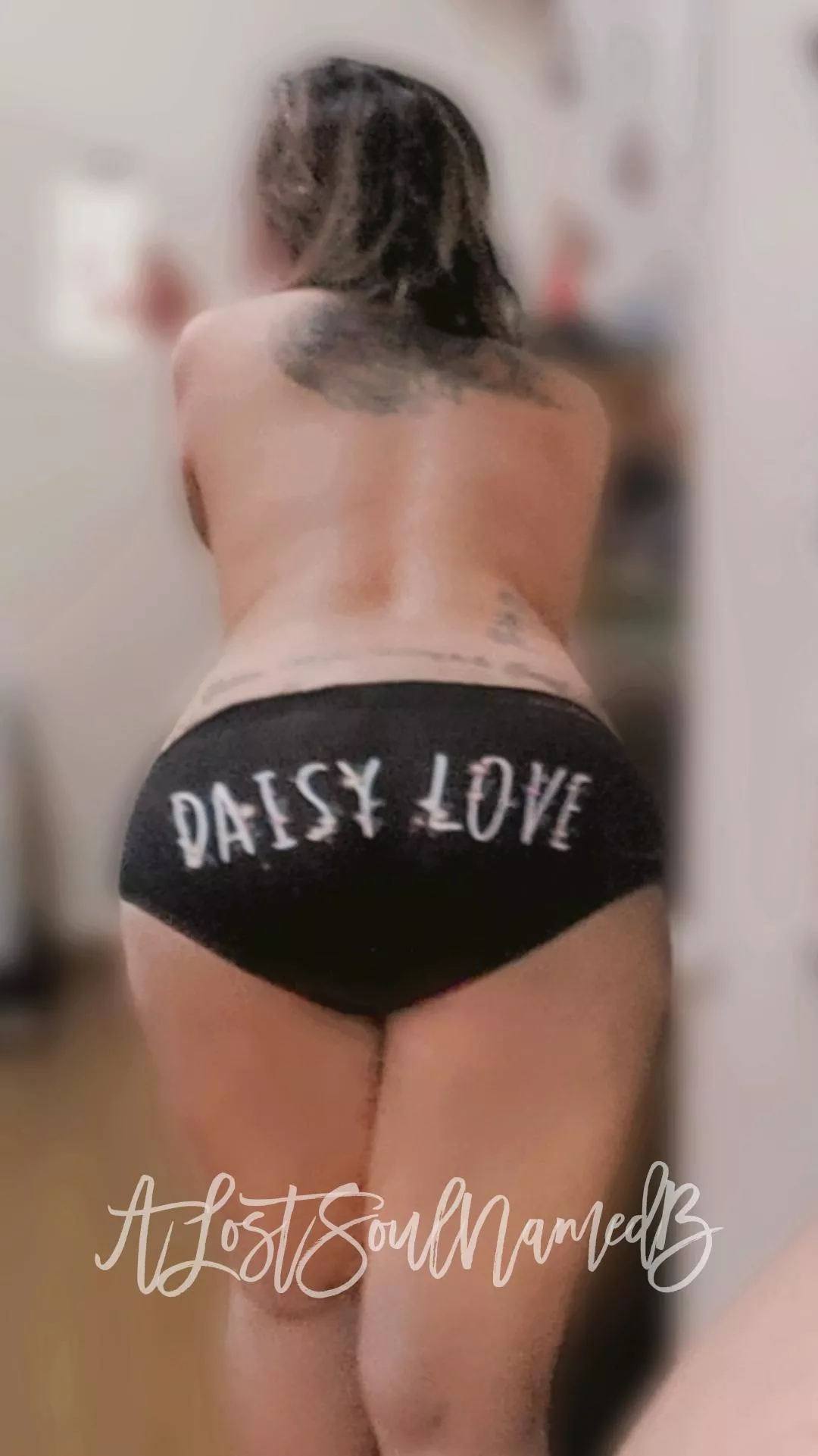 She looked daisy sa(f)e but smelled rose wild. 💋 posted by ALostSoulNamedB