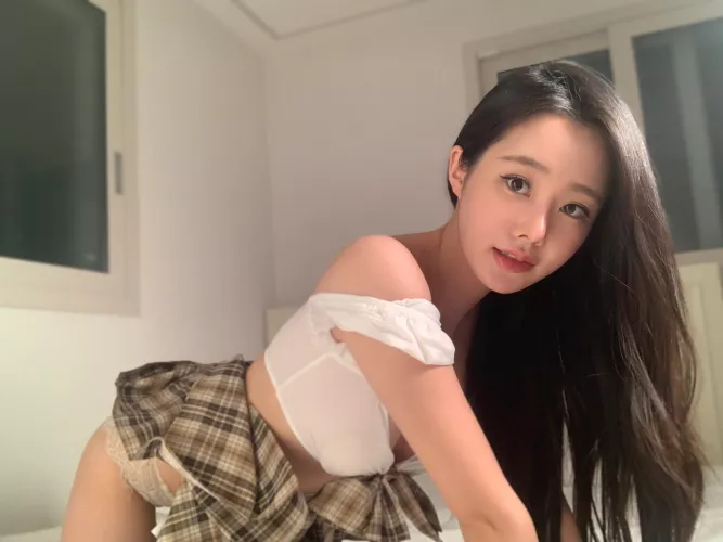 Small curves but all natural by xoo_Chloe