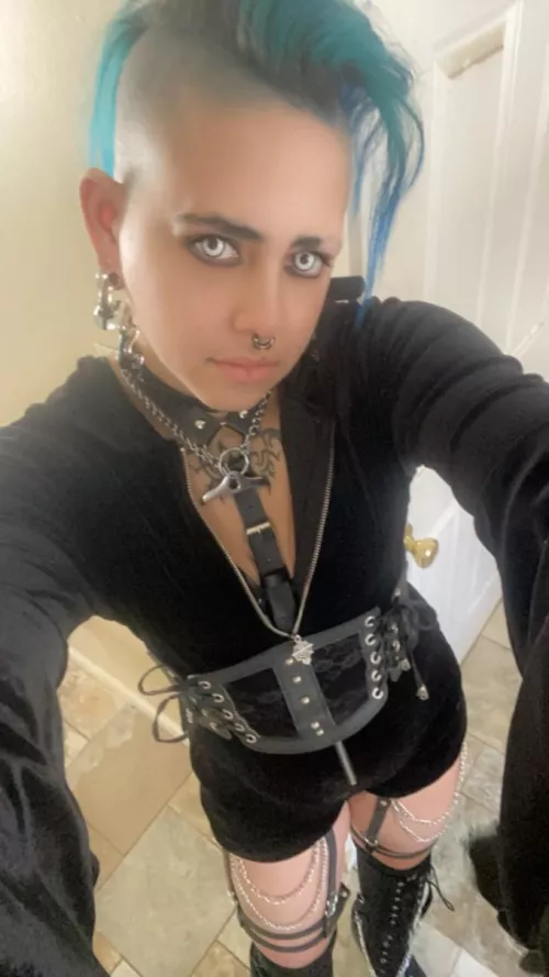 Something strikes you about the innkeeper's eyes strikes you by GothicPup715