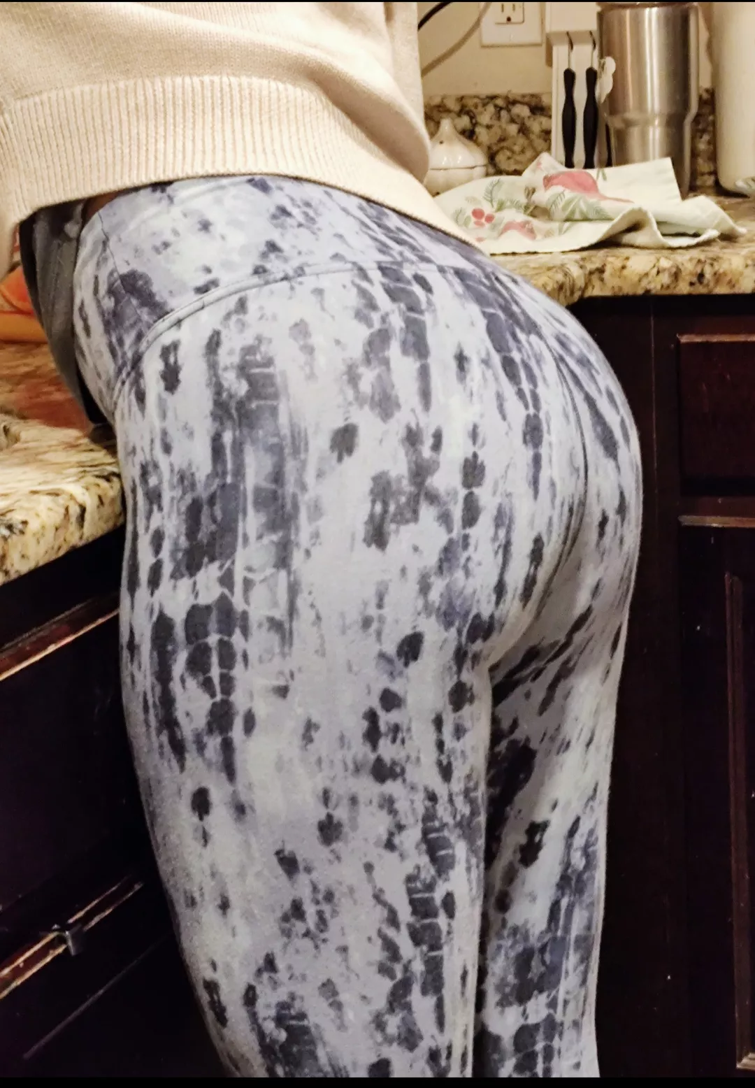 The smokin hotwife 🔥🔥 posted by Acrobatic_Fuel_376