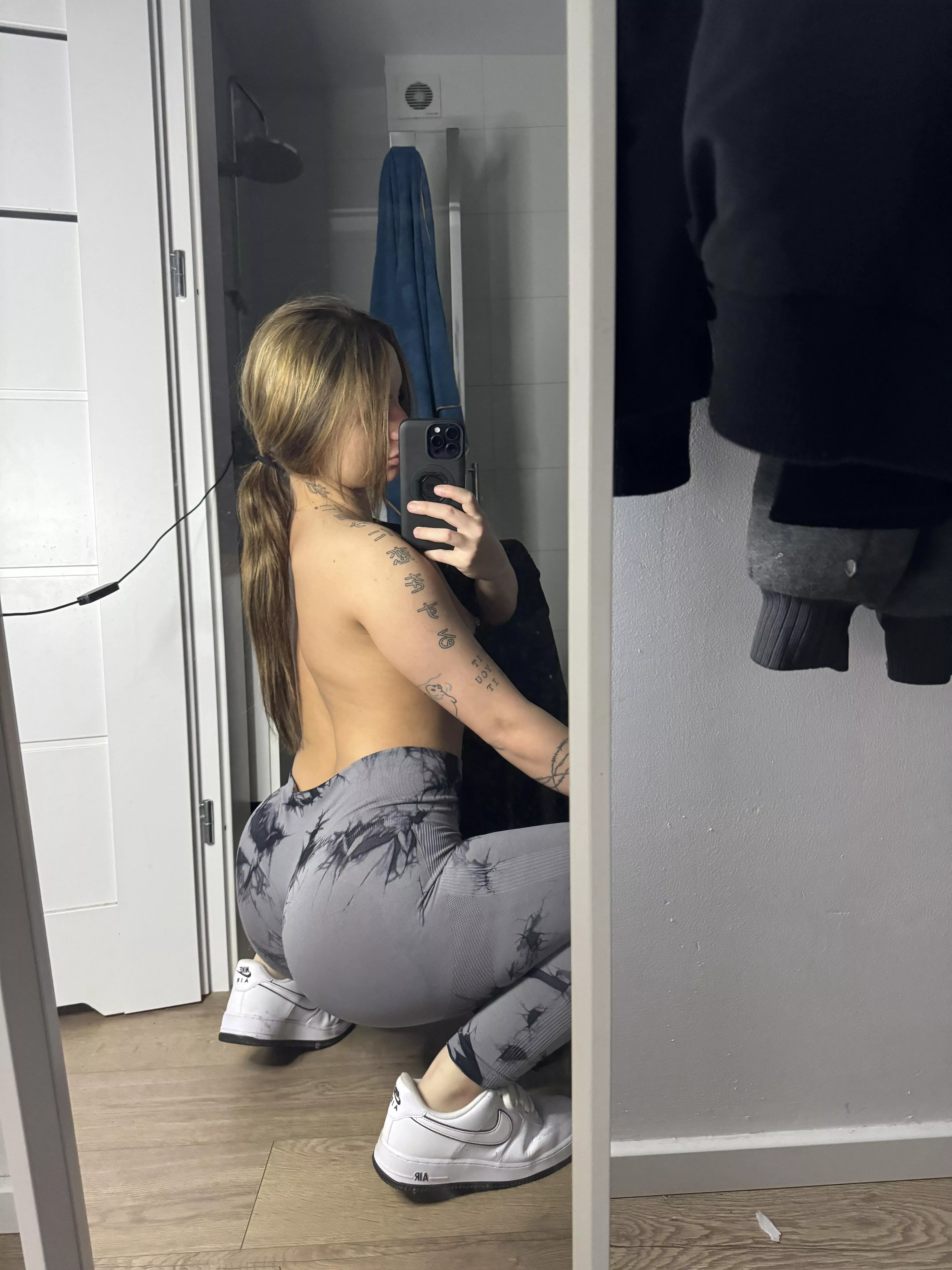 This is how your gf should wait for you at home posted by Cuteness_Overloadede