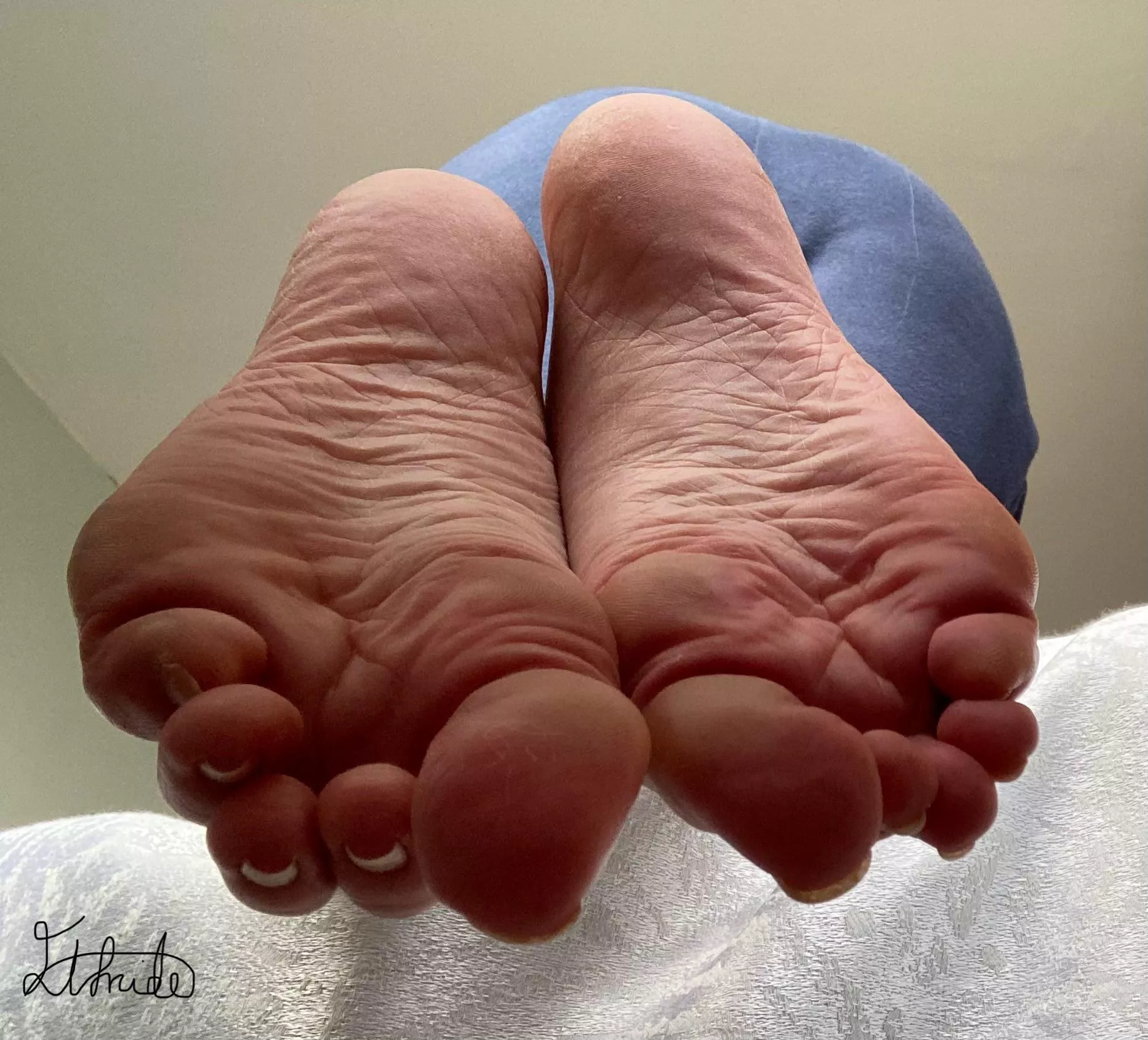 Toe scrunch for Toesday  posted by Elfrida77