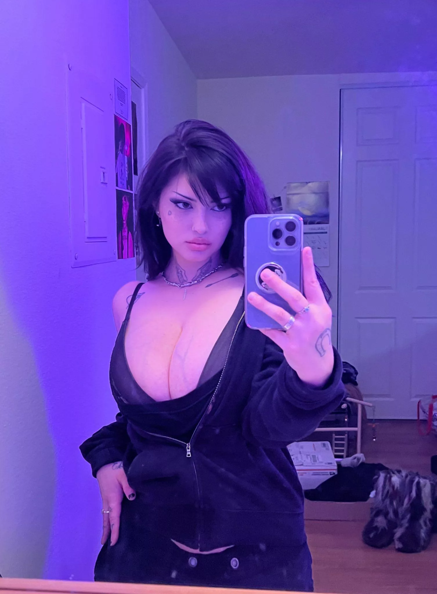 what is the first word that comes to your mind when you look at me? 🖤 posted by maiadale