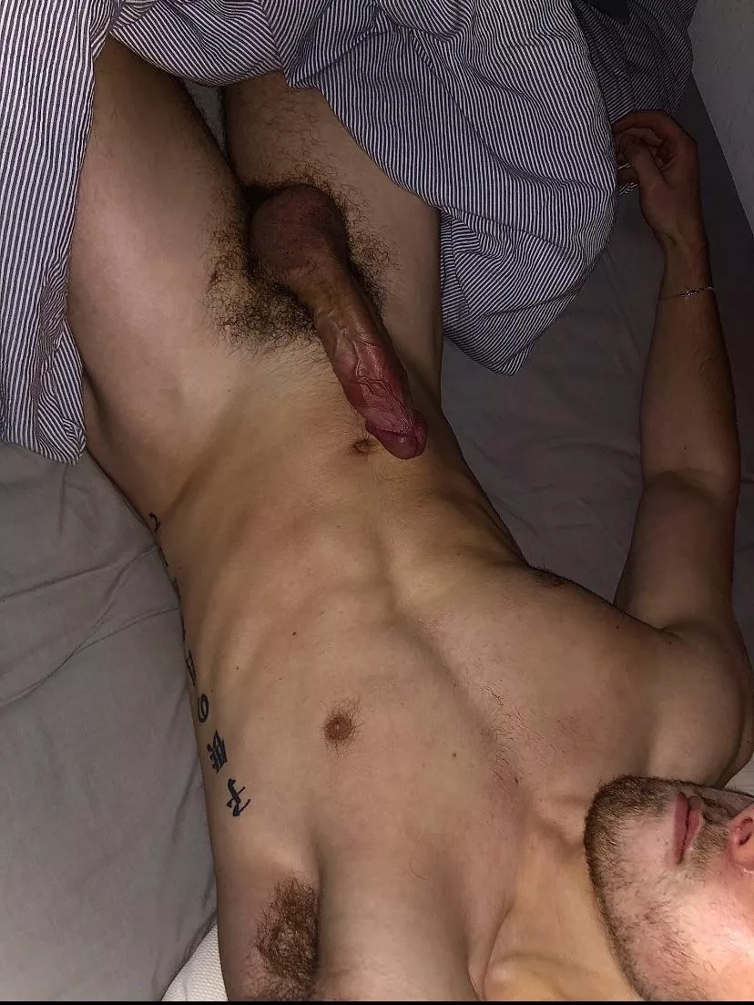 20 Deep voice irish 8 inch hung jock, looking for bubble butt femboys to make my massive cock cum, SC is dylaa03 posted by OneKinkyFuck