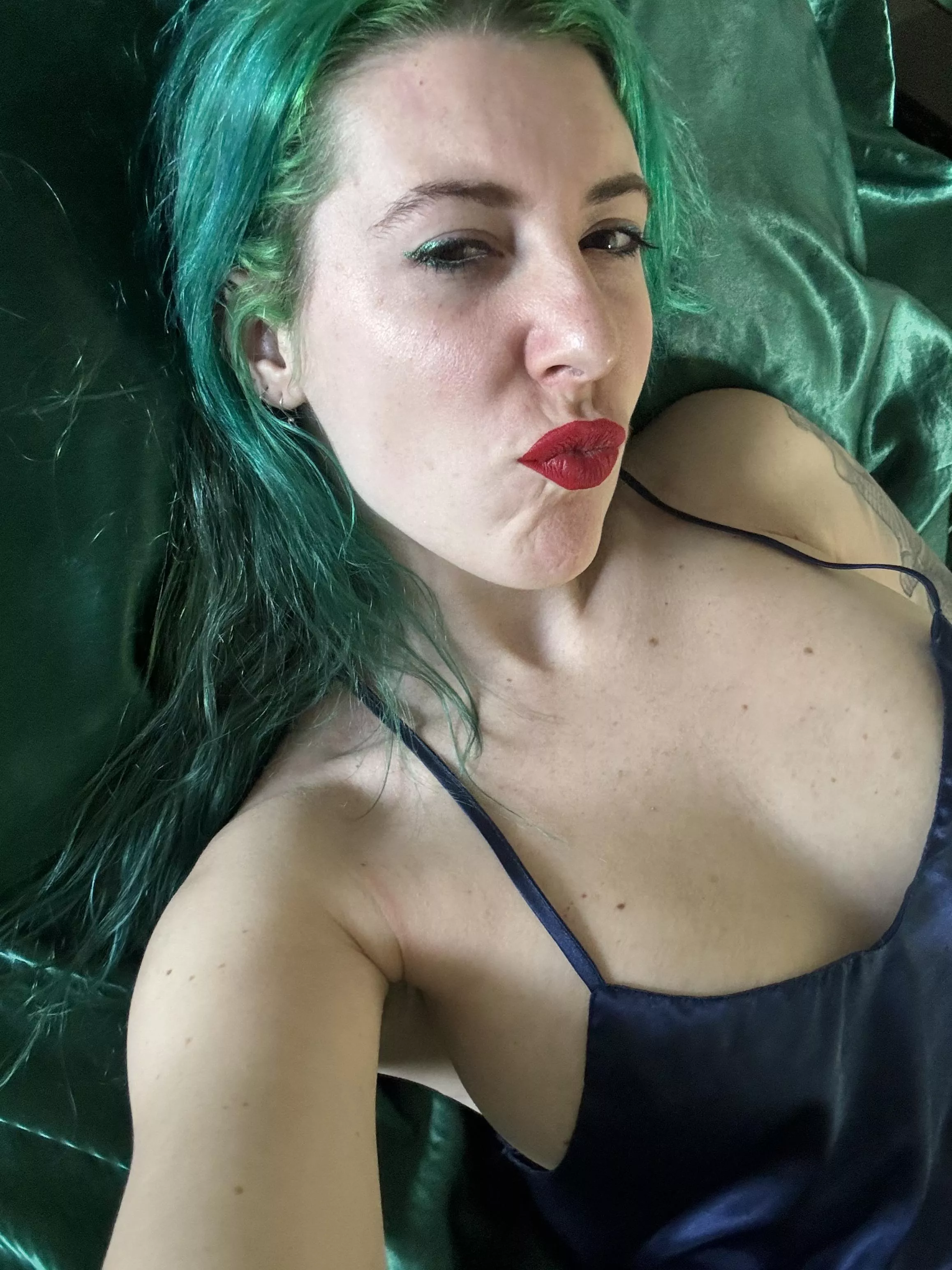 All green posted by sirenskiss3