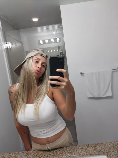 Curvy Blonde by lazycontractor