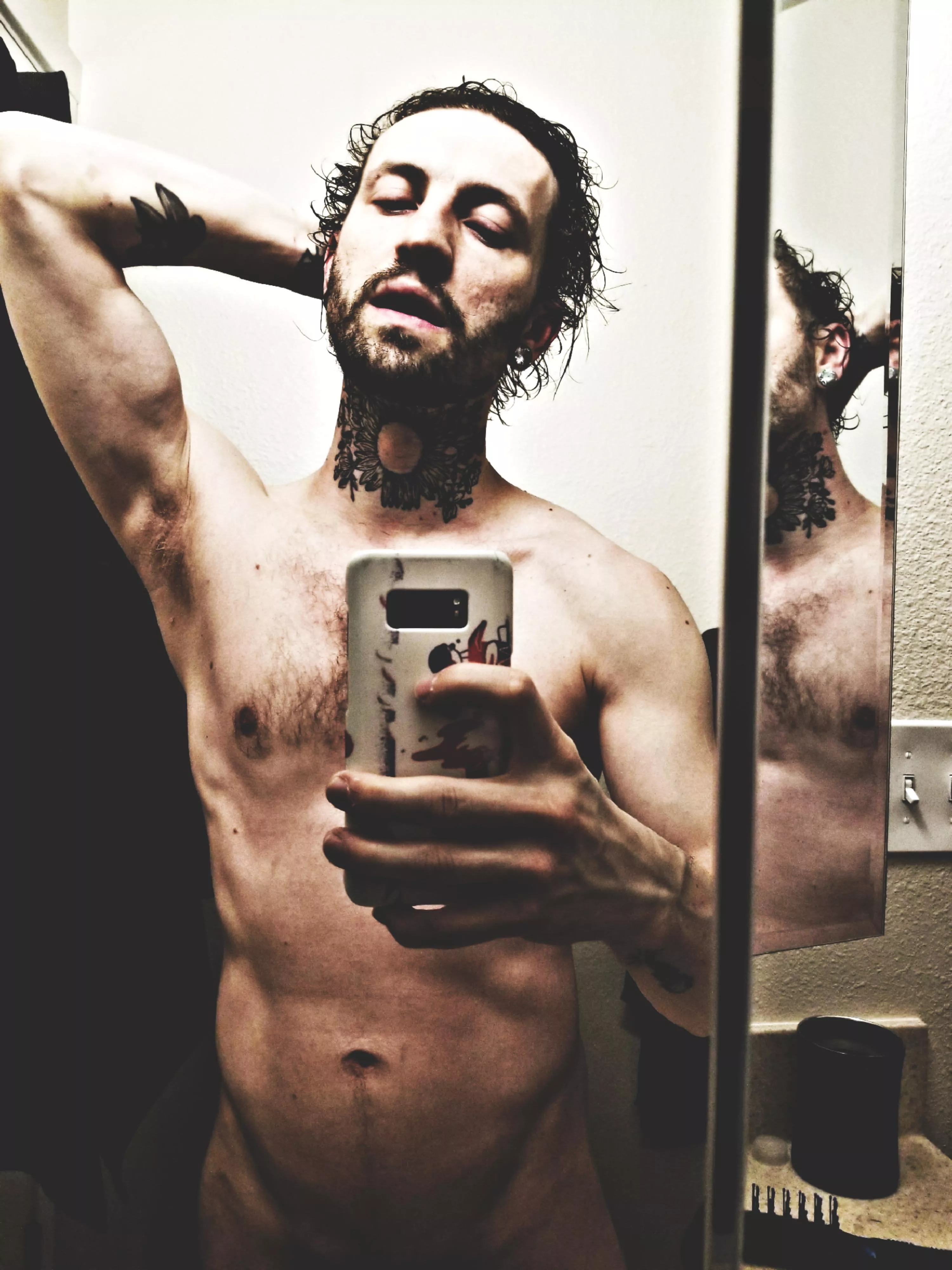 first time posting here! let's be friends 🥰🖤🌹 posted by deadpoetdaddy