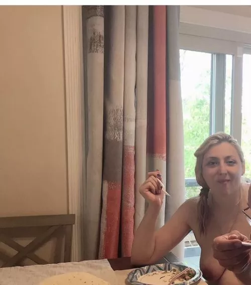 Food tastes better when you eat it with #naked friends❣️💛💚🥘🍛 by NancyJustNudism