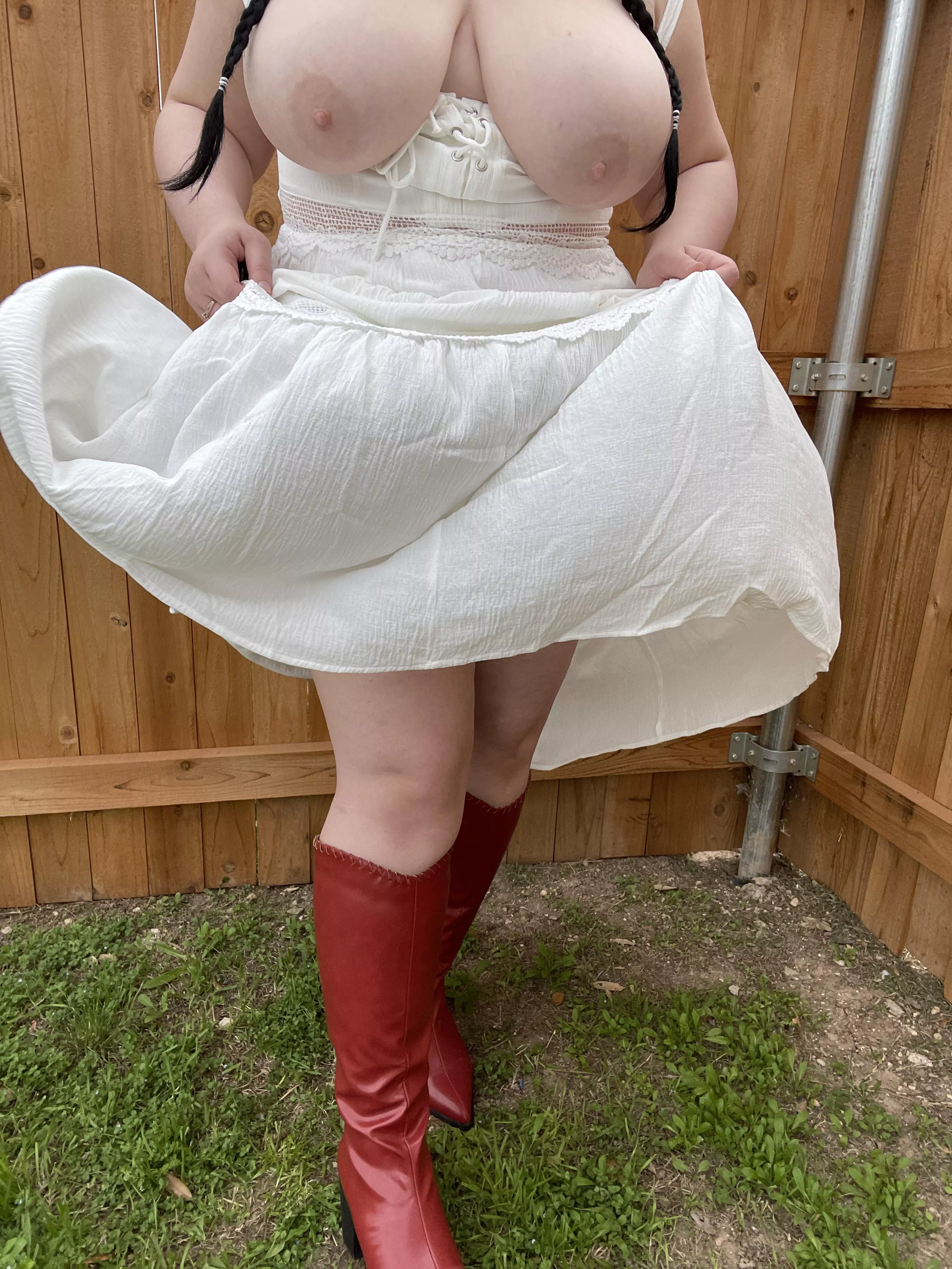 Howdy fellas 🤠 posted by elliee_bo_bellie