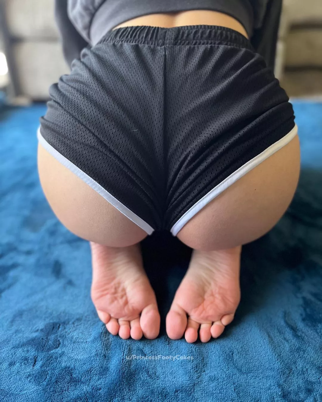 I love driving you crazy with my sweaty post-workout feet [OC] posted by PrincessFootyCakes