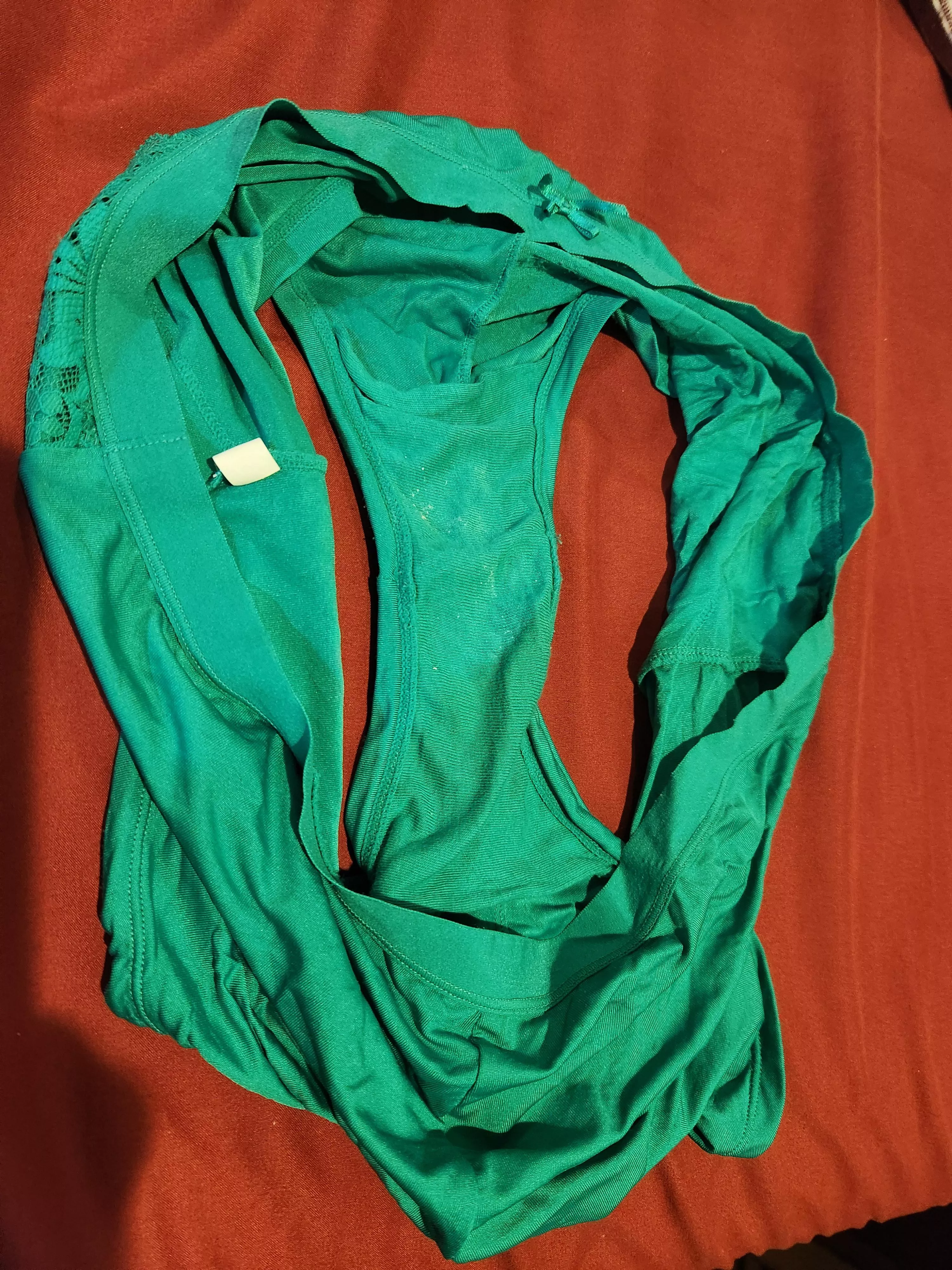 I love licking her panties posted by aspirebub