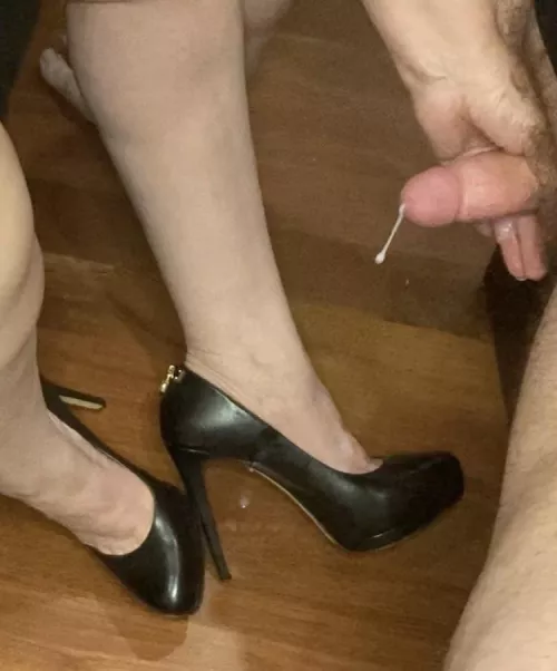 I love the feel of a cock shooting a load on my shoes . by madamkathy