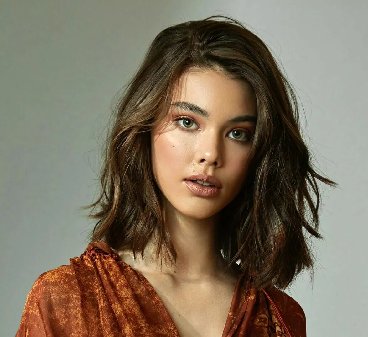 Laneya Grace posted by qwer5r