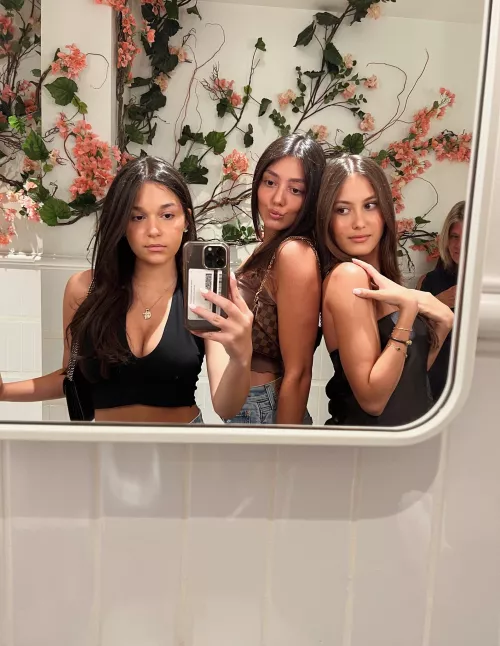 Mirror Selfie by laslokovacss