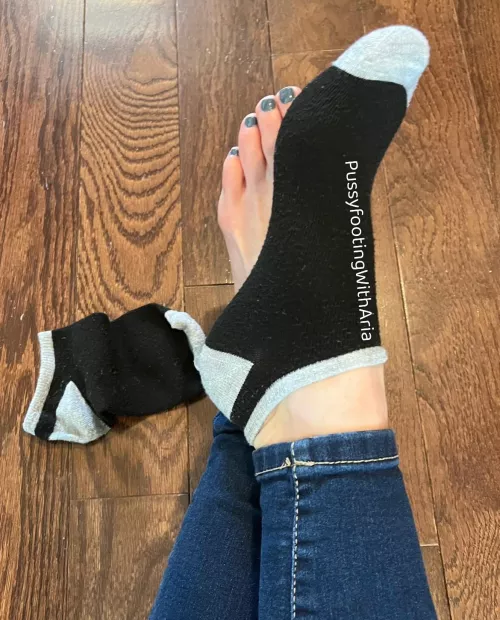 On or off? by PussyfootingWithAria