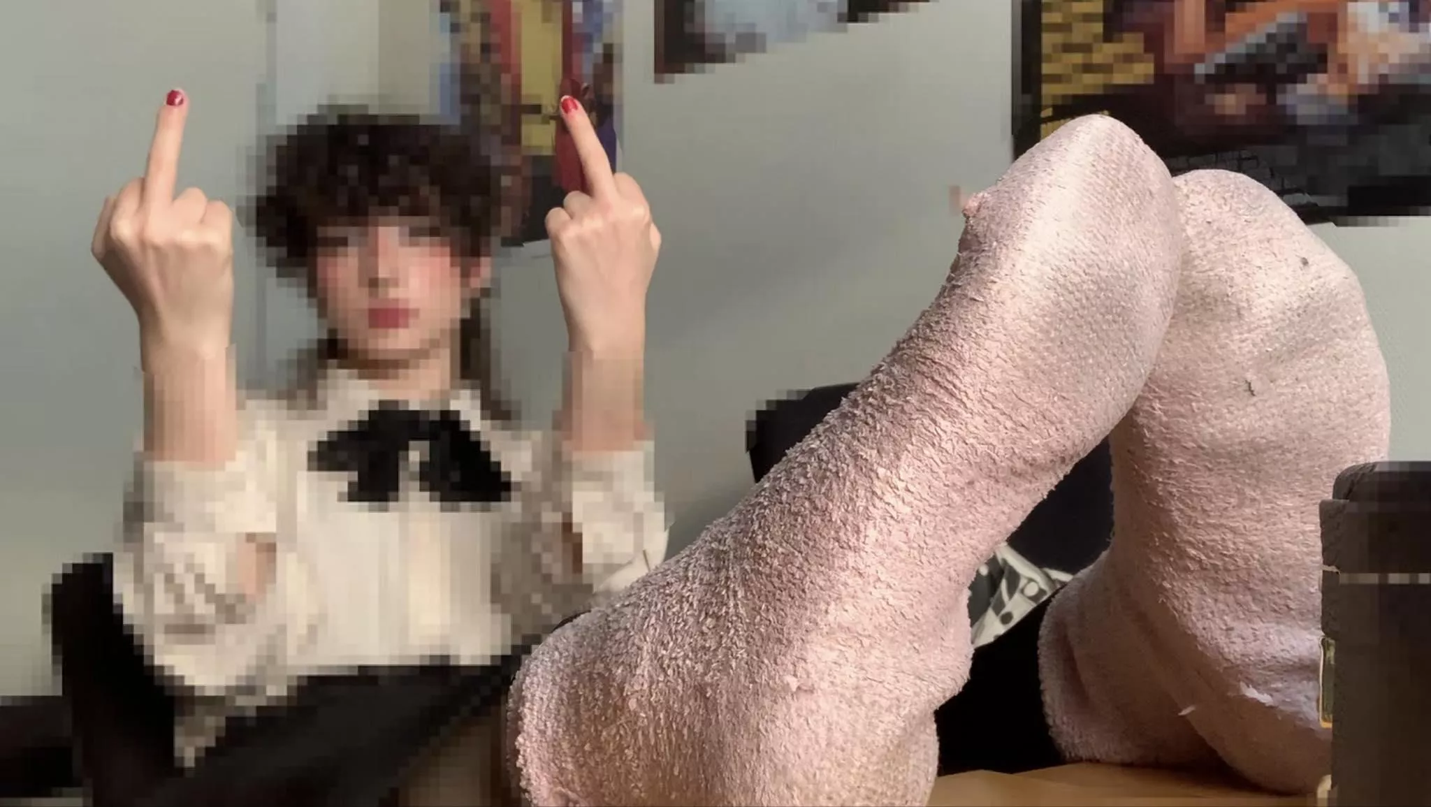 On your knees, foot slave. I wanna do a foot ignore session while I send work emails.  posted by curly_mistress