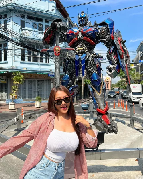 optimus prime (and some lady) by figurephilosopher