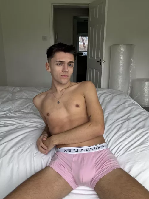 pink to make the boys wink  by josh07103